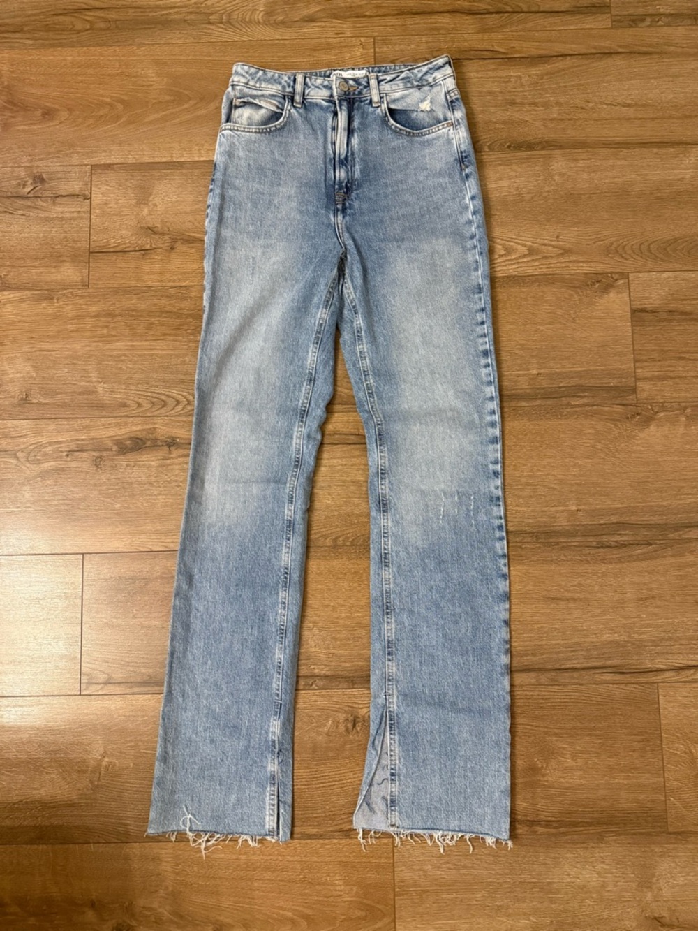 Zara Women's Faded Light Blue Straight-Leg Jeans